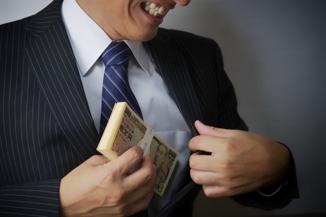 闇金業者は懐にお金を入れる。柏原市で弁護士に無料相談して解決へ