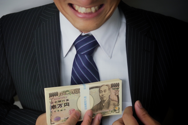 ヤミ金業者は金をせしめてほくそ笑む。田辺市の弁護士や司法書士に無料相談する